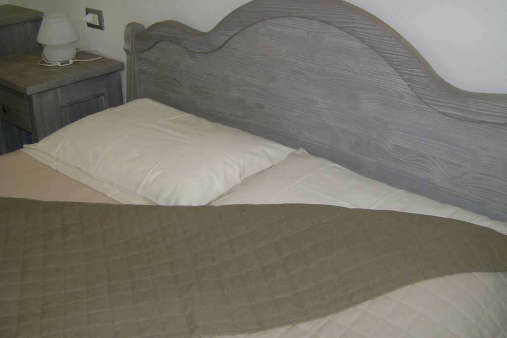 Affittacamere Rubino Guest House Ponte nellʼAlpi Buitenkant foto
