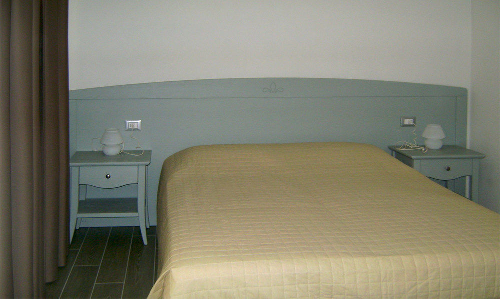 Affittacamere Rubino Guest House Ponte nellʼAlpi Buitenkant foto