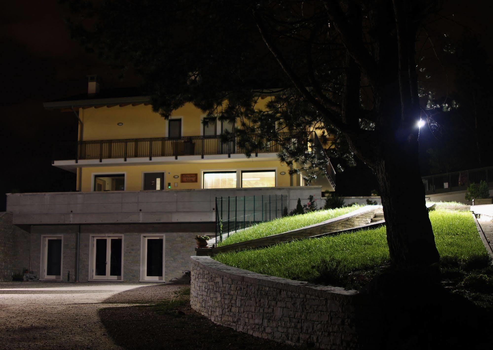 Affittacamere Rubino Guest House Ponte nellʼAlpi Buitenkant foto