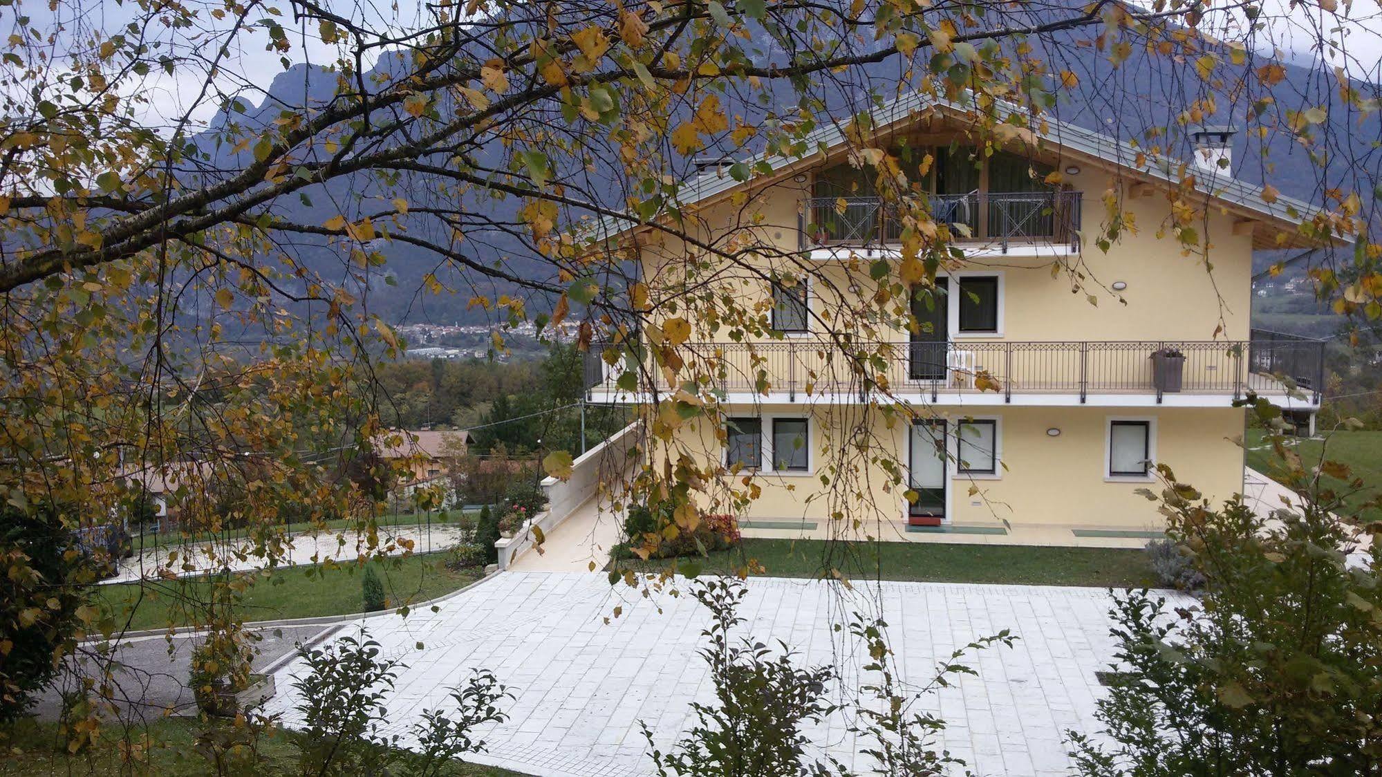 Affittacamere Rubino Guest House Ponte nellʼAlpi Buitenkant foto
