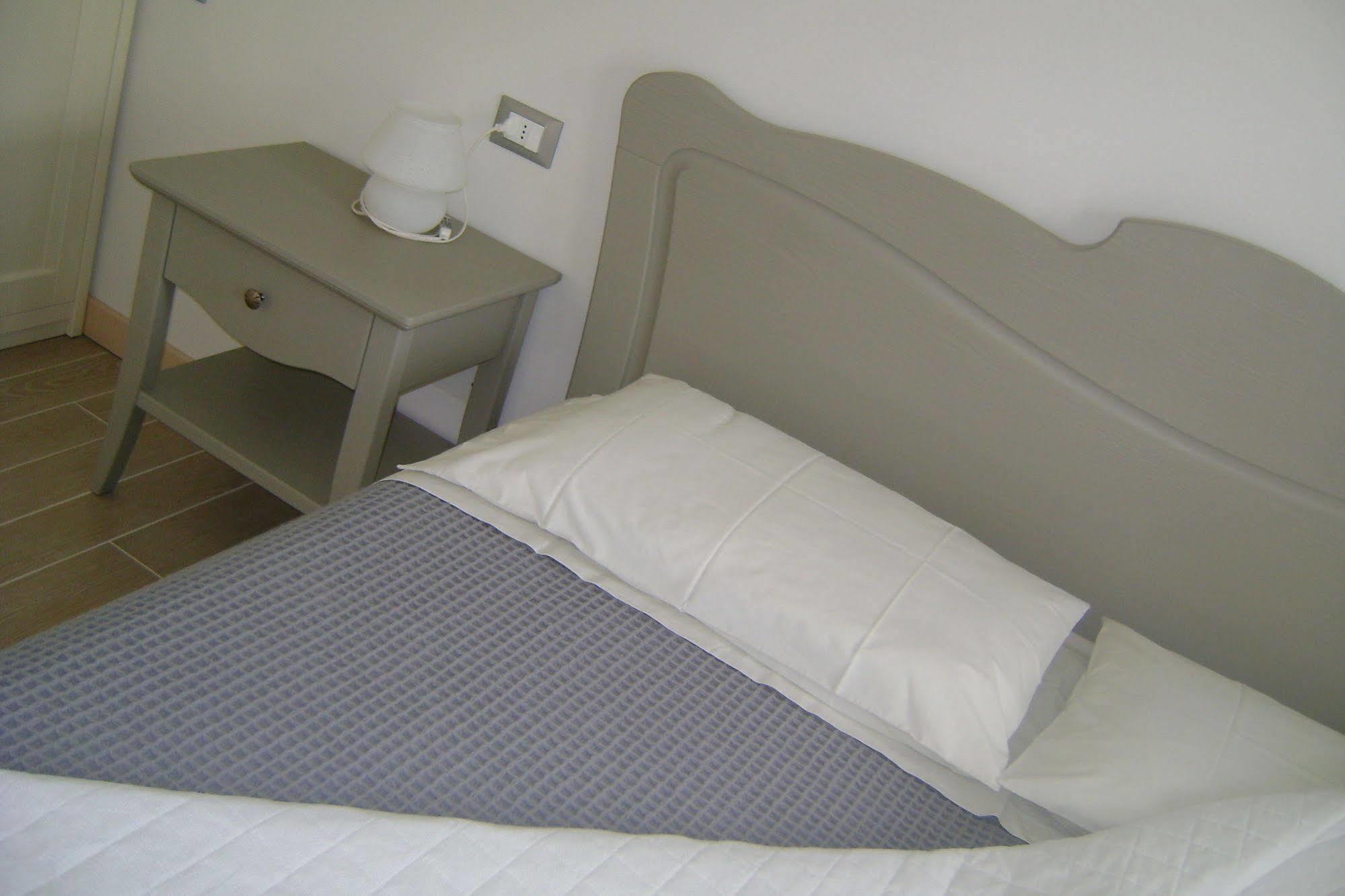 Affittacamere Rubino Guest House Ponte nellʼAlpi Buitenkant foto