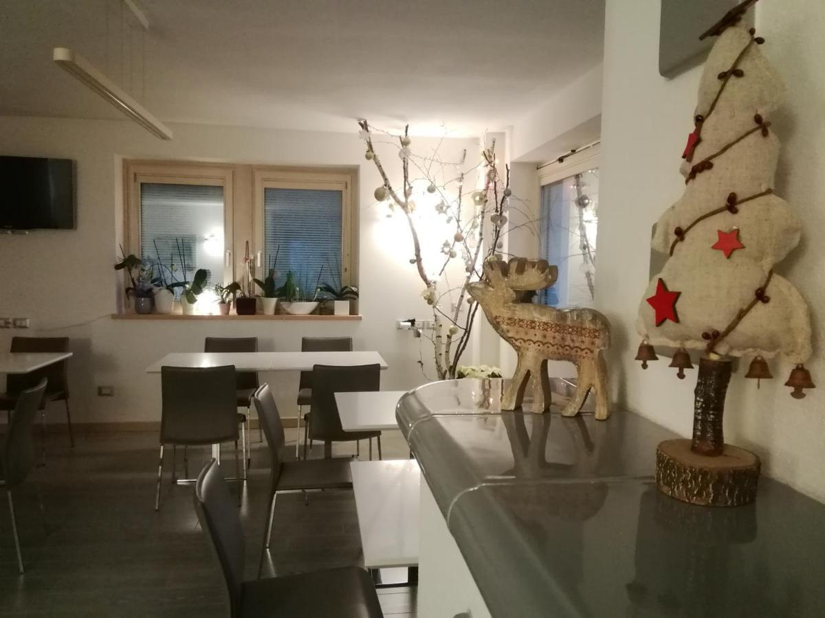 Affittacamere Rubino Guest House Ponte nellʼAlpi Buitenkant foto